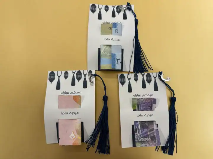 Set of lantern Eidiyah money cards with tassel charms and folded banknotes