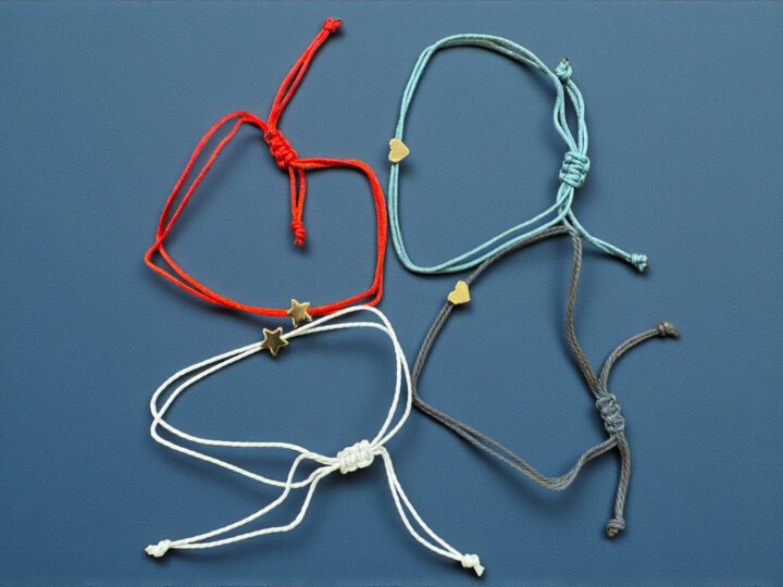 توزيعة كبوس تخرج مع اسوارة وصندوق تقديم 7 أساور خيط مع النجمة والقلب لهدايا قبعة التخرج