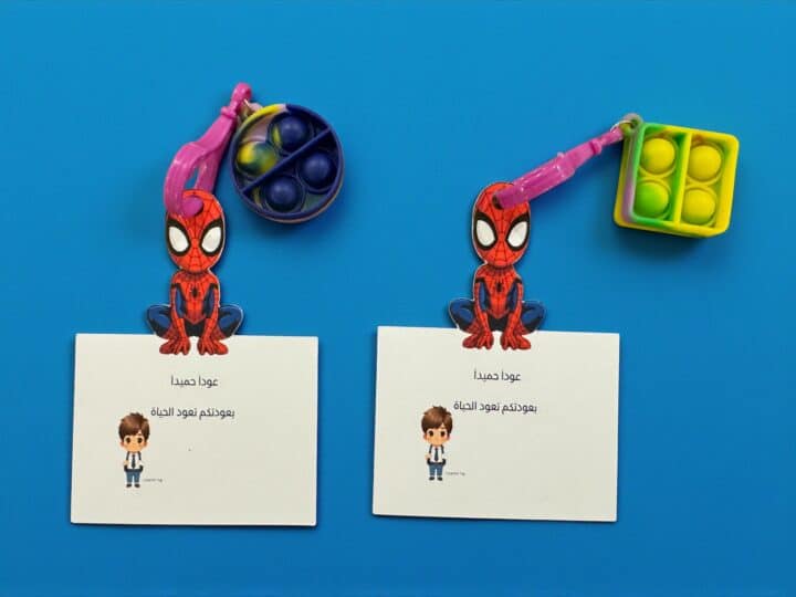 توزيعتان سبايدر مان مع ميداليات بابلز بأشكال وألوان مختلفة